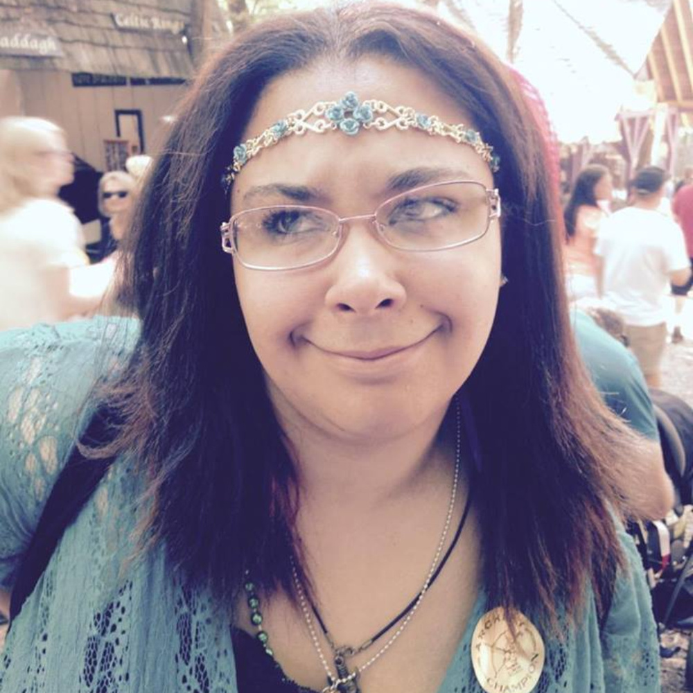 Greetings fair Poshers! I'm Shiree!